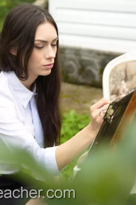 Красивая молоденькая Арвен Голд занимается сексом со стариком на лесн 1