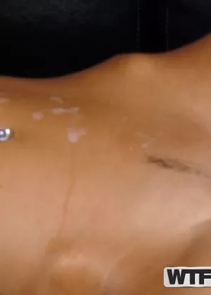 Похотливые молодые подружки устраивают горячий секс втроем, чтобы получить немного твердого члена в свои пизды