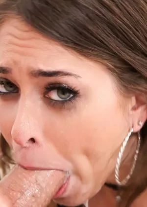 Грудастая королева минета Виктория Джун получает идеальный массаж лица