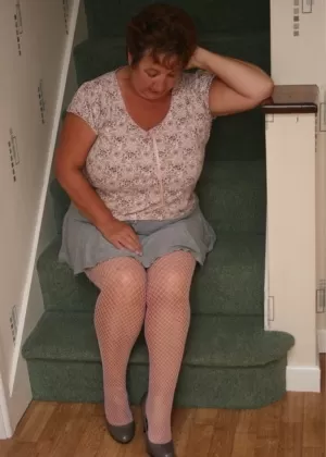 Mature BBW Kinky Carol takes off her blouse during non-nude action