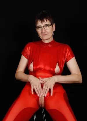 Коллекция белых шлюх, раздевающихся догола, а также трахающихся