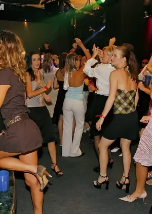 Пьяные люди с настроем 