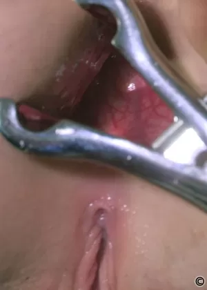 Татуированную блондинку Кайлу Грин связывает и трахает татуировщик