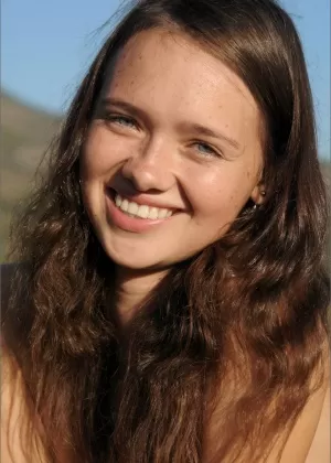 Горячая азиатка Кип принимает соблазнительные сольные позы после того, как получила сперму на лицо